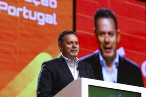 Montenegro pode entrar para o pódio de líderes do PSD mais duradouros se cumprir mandato até 2028