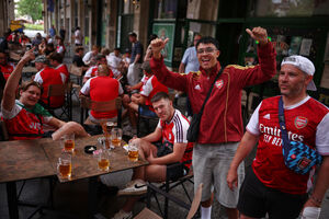 Adeptos do Arsenal em Budapeste