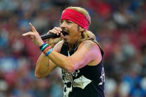 Bret Michaels é um dos artistas que se retiraram do festival organizado pela administração Trump