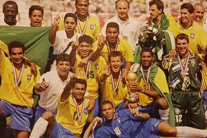 Em 1994, o Brasil tornou-se a primeira seleção tetracampeã mundial