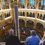 Péter Magyar toma posse e acaba com 16 anos de governo de Orbán na Hungria