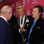 Rod Stewart elogia Rei Carlos III por ter “colocado o patife do Trump no seu lugar”