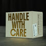 "Handle With Care" do coletivo belga Ontroerend Goed questiona o cuidado mútuo num exercício sem estrutura