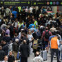 Governo diz que tempo de espera nas filas no aeroporto de Lisboa baixou 50% 