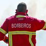 Cinco meios aéreos e mais de 150 operacionais combatem incêndio em Valongo