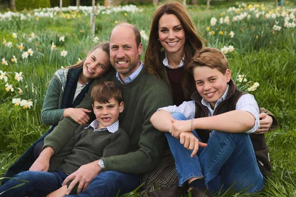 Há um novo patudo na família real britânica. William e Kate apresentam o adorável Otto