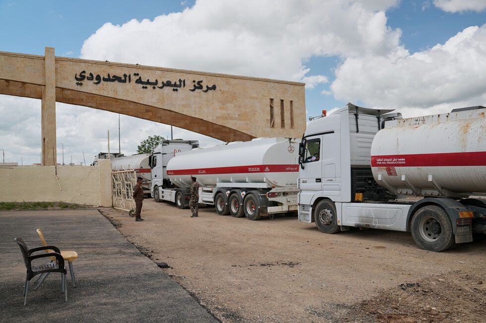 Autoridades iranianas apreendem 200 mil litros de combustível de contrabando