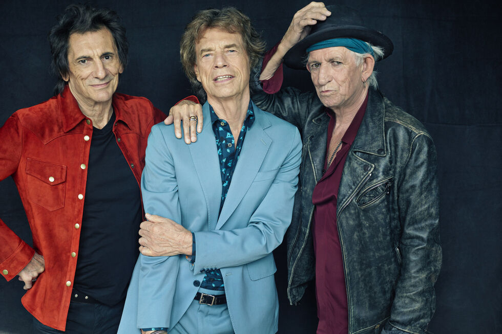 Ronnie Wood (esq.ª), Mick Jagger e Keith Richards, os três elementos basilares ainda vivos da banda