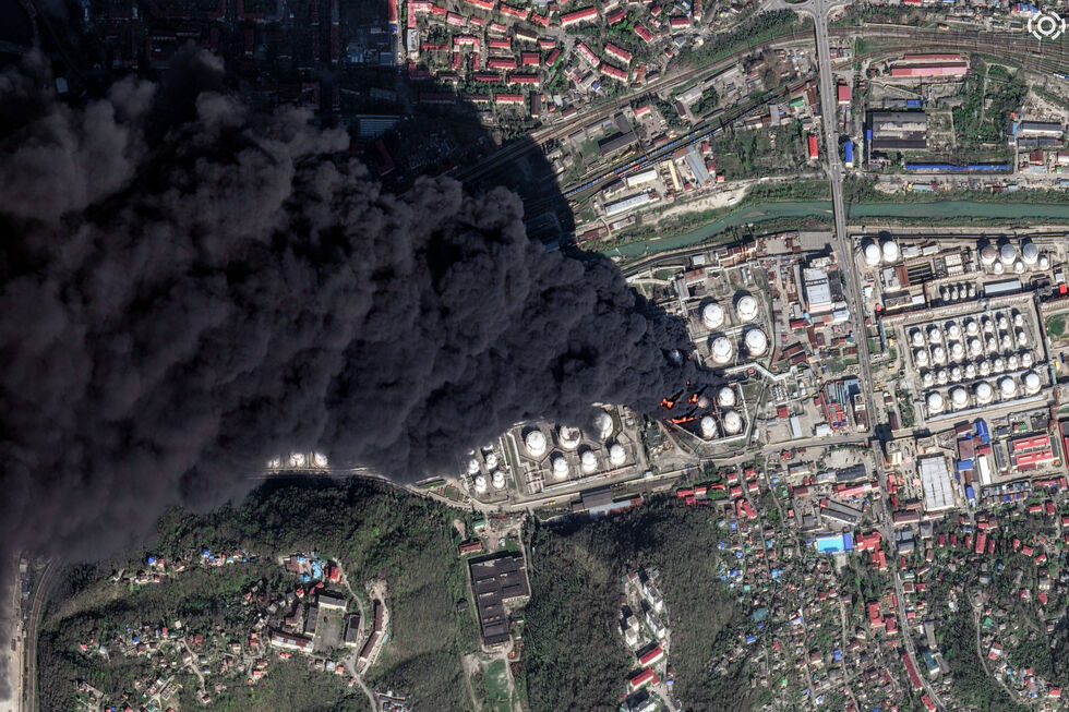 Imagem de satélite revela a dimensão de incêndio em refinaria de Tuapse