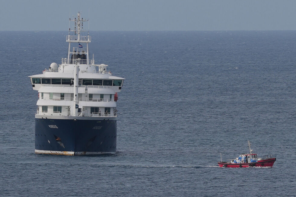 O navio MV Hondius está a caminho das Canárias