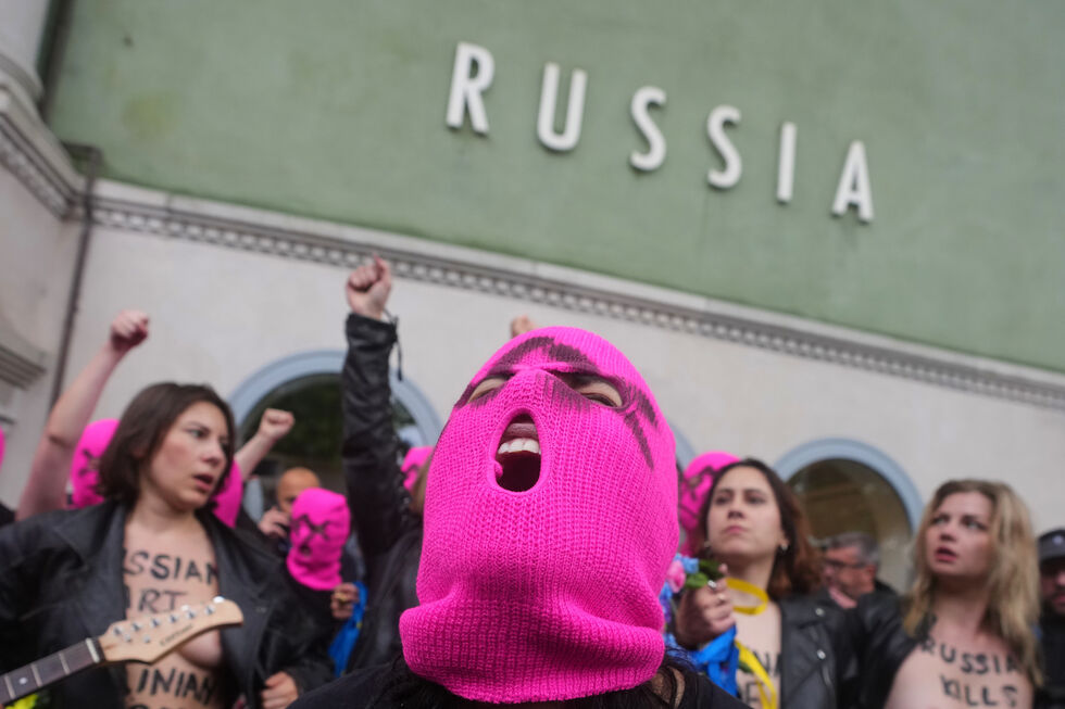 Pussy Riot e FEMEN protestam contra participação russa na Bienal de Arte de Veneza