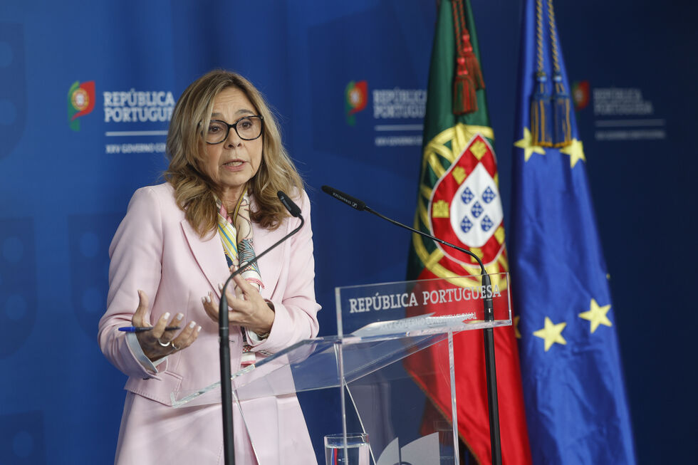 A ministra da Saúde, Ana Paula Martins durante uma conferência de imprensa