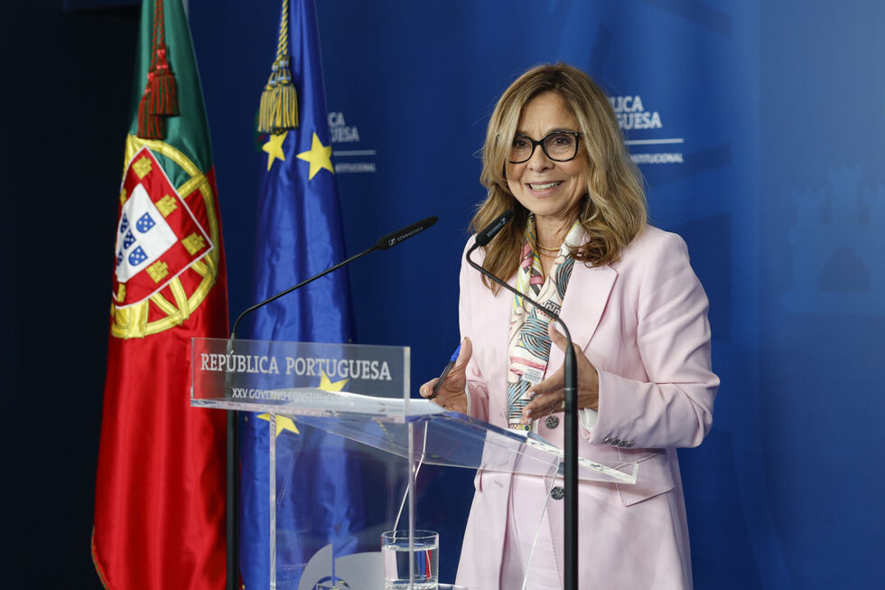 Ministra da Saúde defende o SNS após críticas do Líder do PS