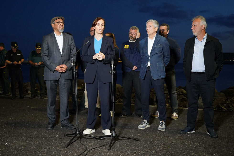 A ministra da Saúde de Espanha falou aos jornalistas no porto de Granadilla 
