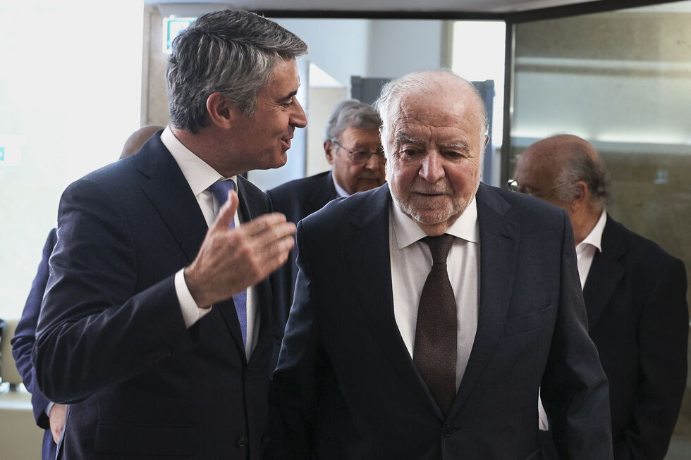 Luís Montenegro e Manuel Alegre juntos num evento em Portugal