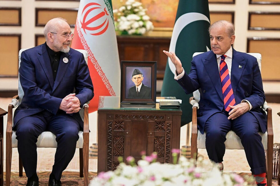 Primeiro-ministro paquistanês reúne-se com o principal negociador da República Islâmica, Mohammad Bagher Ghalibaf
