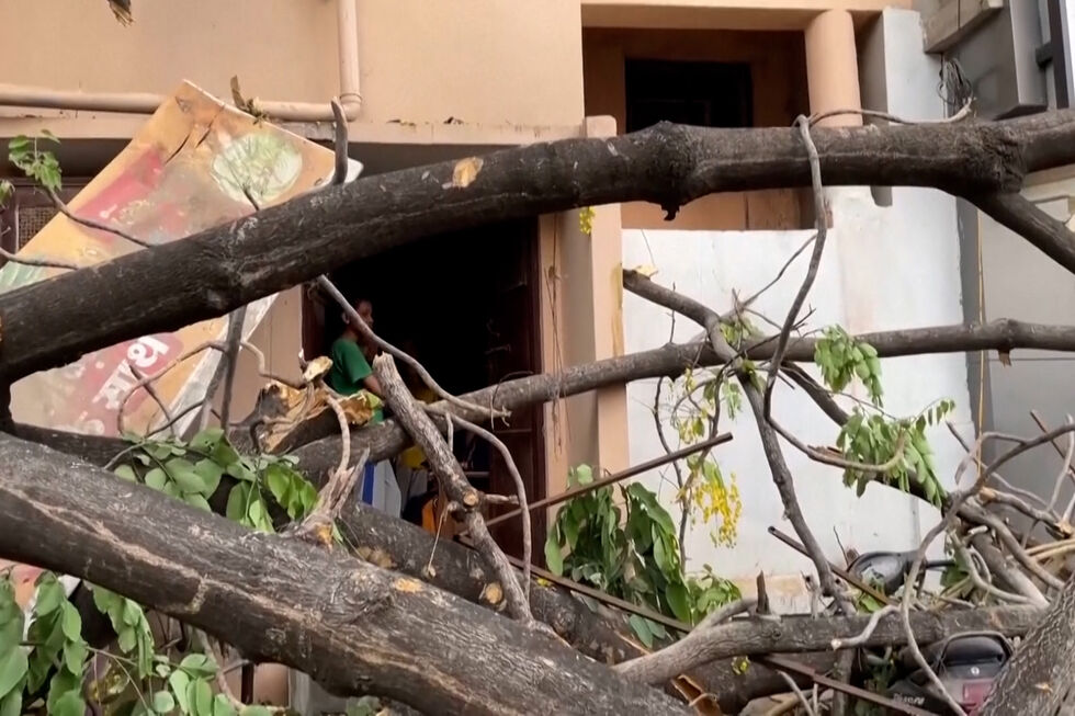 Tempestades no norte da Índia fazem pelo menos 96 mortos 