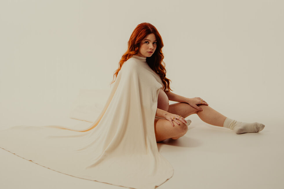 Bárbara Tinoco lança disco "Hormonal" inspirado na maternidade e dedica canção à filha