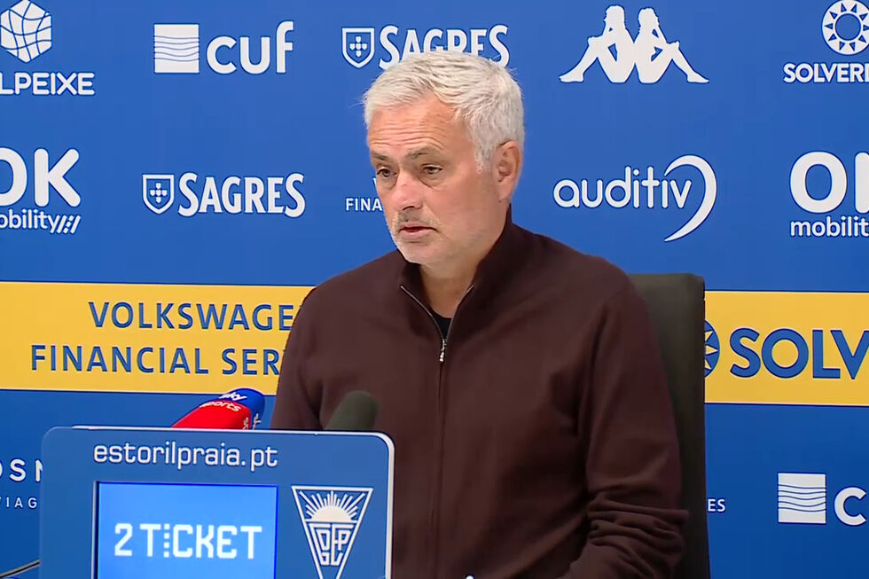 Mourinho: "A Liga Europa não está de braço dado com o prestígio do Benfica, mas o Benfica pode ganhá-la"