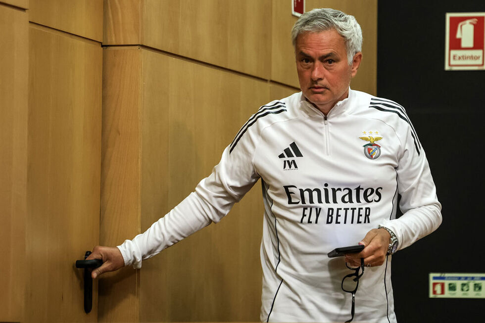 Mourinho à saída da sala de imprensa