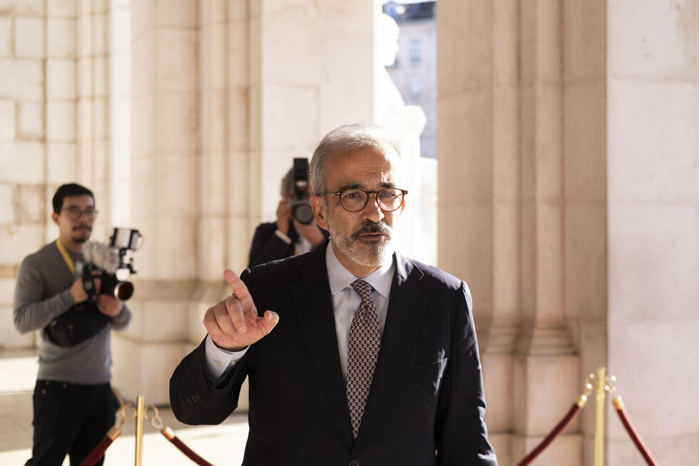 Paulo Rangel disponível para prestar esclarecimentos em parlamento sobre uso das Lajes 