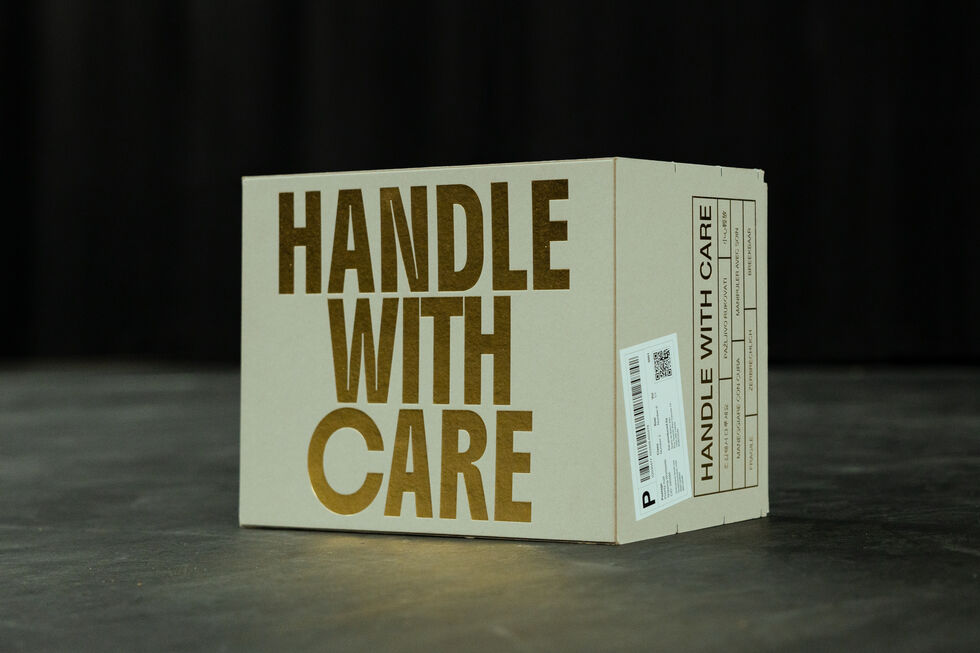 "Handle With Care" do coletivo belga Ontroerend Goed questiona o cuidado mútuo num exercício sem estrutura