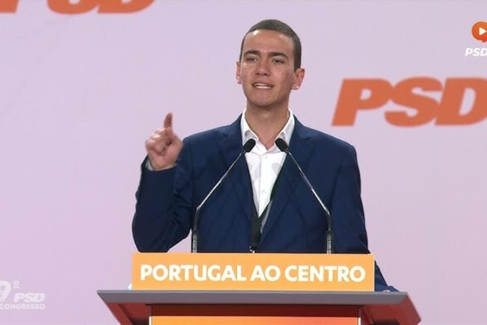João Pedro Luís discursa como novo presidente da JSD