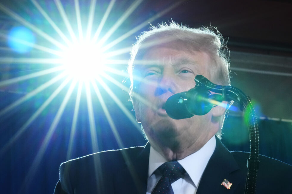 Trump diz que negociações correm bem mas mantém bloqueio aos portos iranianos até haver acordo