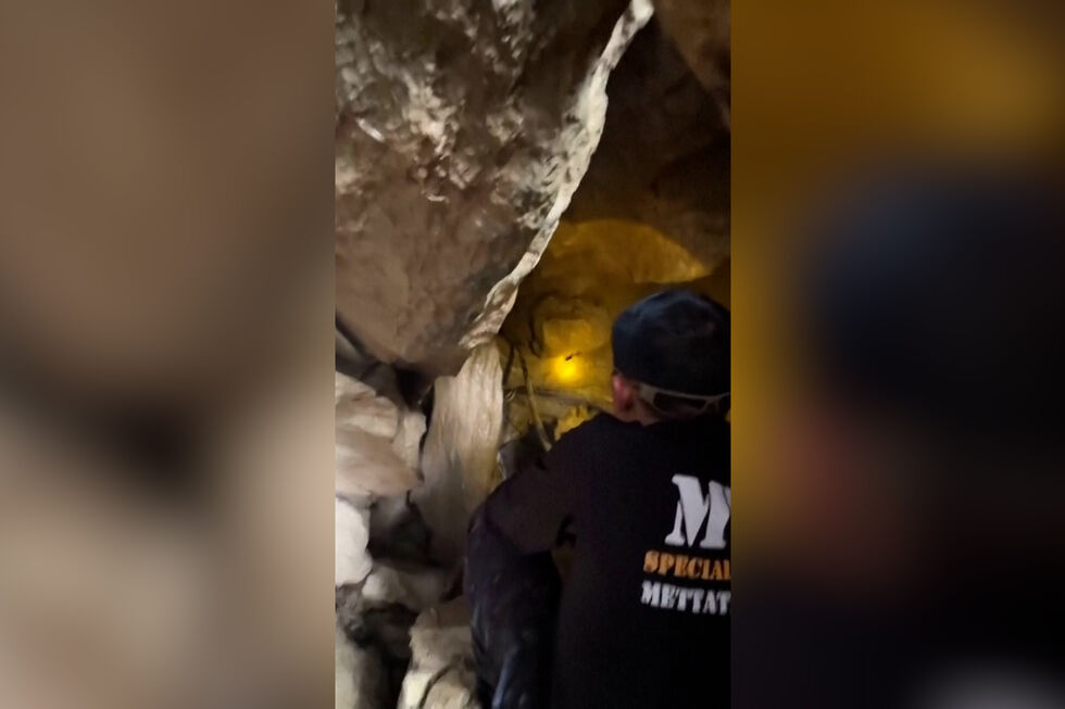 Equipas de resgate correm contra o tempo para salvar sete pessoas presas em gruta inundada em Laos 