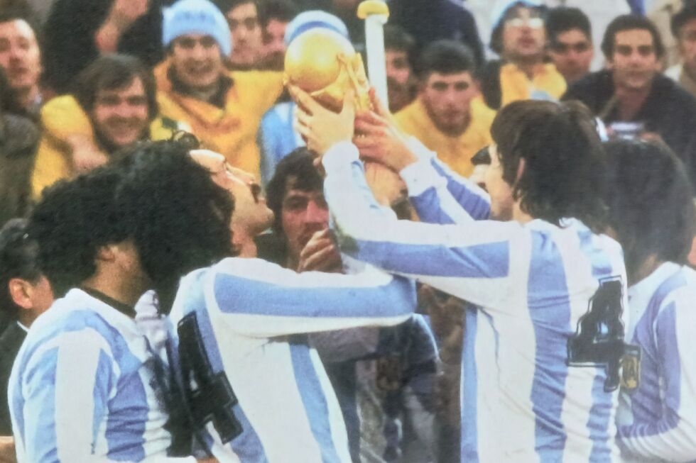 A jogar em casa, a Argentina ganhou o Mundial 78 - Maradona, com 17 anos, acabou por não ser convocado