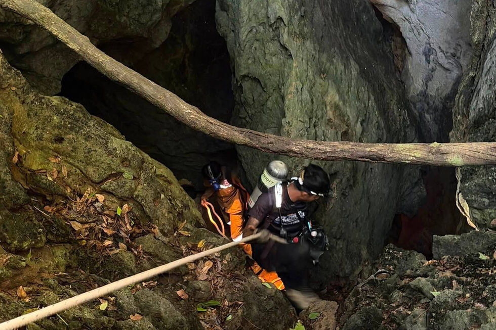 Socorristas encontram cinco das sete pessoas presas numa caverna no Laos