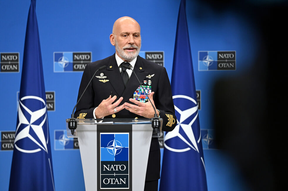 Cavo Dragone, responsável militar da NATO, diz que "dinheiro por si só" não é fator de dissuasão