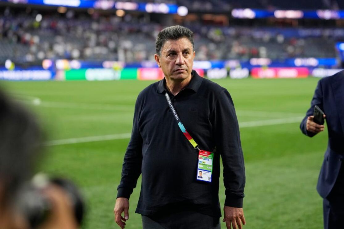 Amir Ghalenoei, o selecionador do Irão