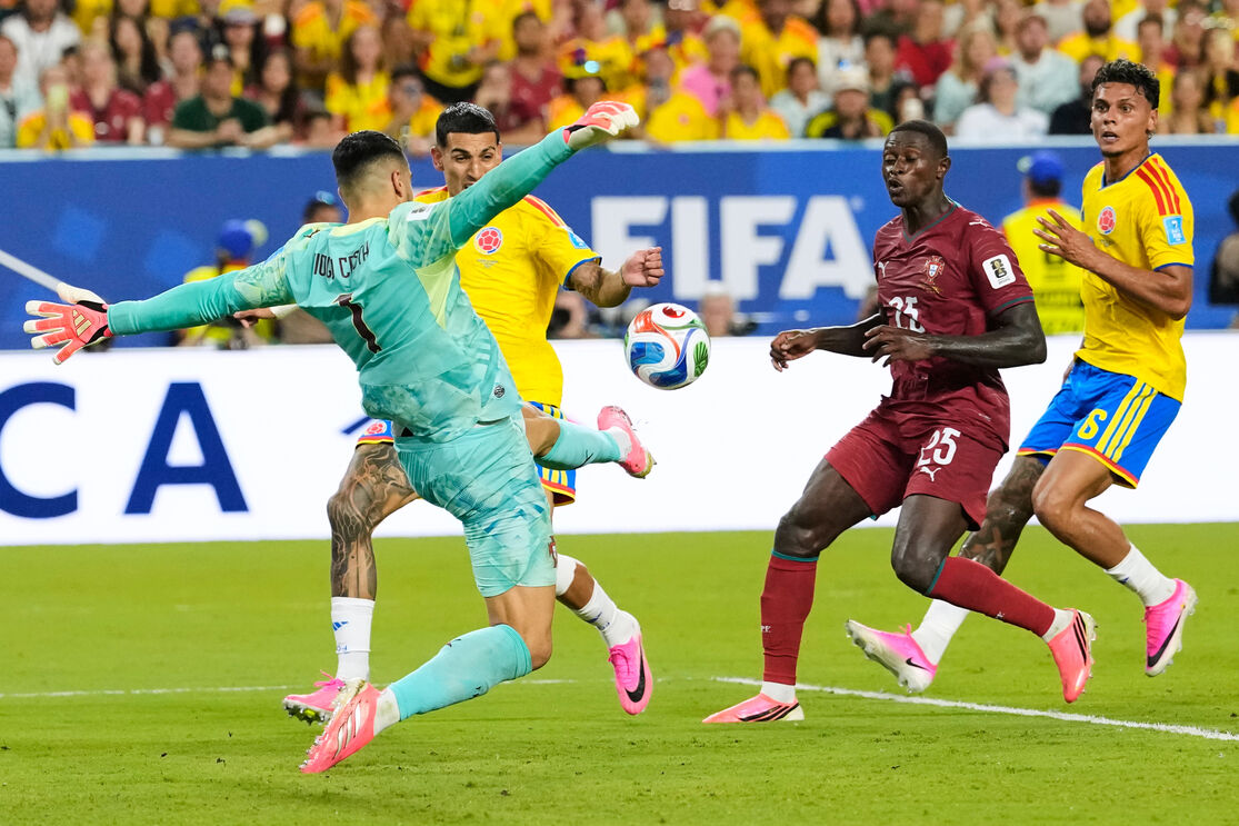 Diogo Costa chamado a intervir