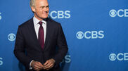 <![CDATA[ CBS demite Scott Pelley após jornalista acusar emissora de 
