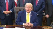 <![CDATA[ Trump afirma que “seria uma honra” reunir-se com o novo líder supremo do Irão ]]>