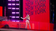 <![CDATA[ Madonna surpreende Nova Iorque com concerto para apresentar o novo álbum em Times Square ]]>