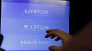 <![CDATA[ Bitcoin no nível mais baixo desde outubro de 2024: chegou a baixar dos 60 mil dólares ]]>