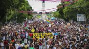 <![CDATA[ Milhares de pessoas marcham em Lisboa pelos direit