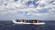<![CDATA[ Migrações: Pelo menos dez mortos em naufrágio ao l