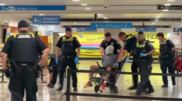 <![CDATA[ Seis feridos em ataque com faca em estação de metr