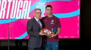 <![CDATA[ "Tragam a taça que falta a Portugal": Seguro despe