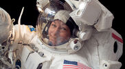 <![CDATA[ Peggy Whitson: "Regressar à Terra é mais duro do q