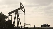 <![CDATA[ Preço do petróleo desce mais de 5% com perspetiva de acordo EUA-Irão ]]>