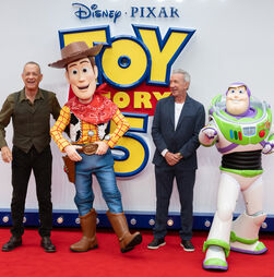 Tom Hanks diz que novo 'Toy Story' chama a atenção para vício das crianças com os ecrãs