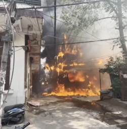 Pelo menos 21 mortos em incêndio num edifício residencial e comercial de Nova Deli