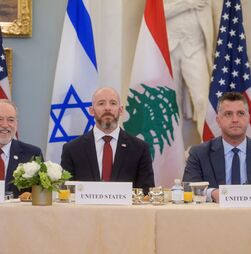 Israel e Líbano concordam em implementar cessar-fogo