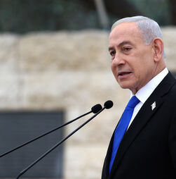 Irão: Trump pede a Israel que não responda a ataques iranianos