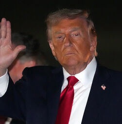 Governo Trump vai cobrar €650 por entrevistas de visto aceleradas em embaixadas
