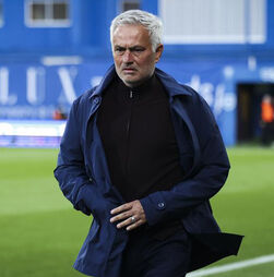 TAD dá razão a Mourinho e anula castigo por chamar 'pequenino' a Lucho González